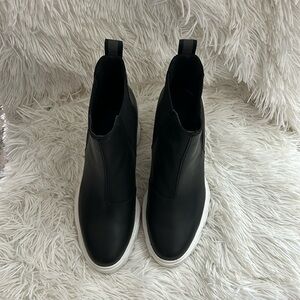 Sorel black leather boot with chunky white heels